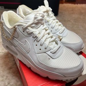 SPECIAL EDITION ✨ Nike Air Max W/ Gold Chain details